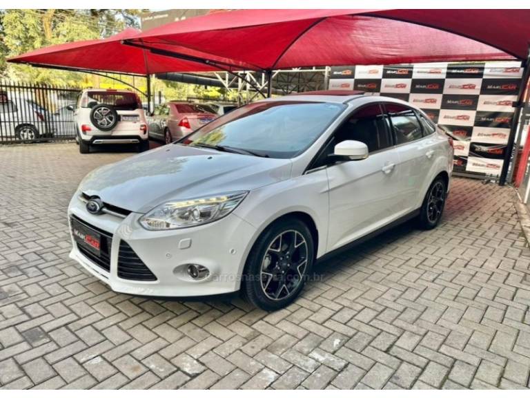 FORD - FOCUS - 2015/2015 - Branca - R$ 64.900,00