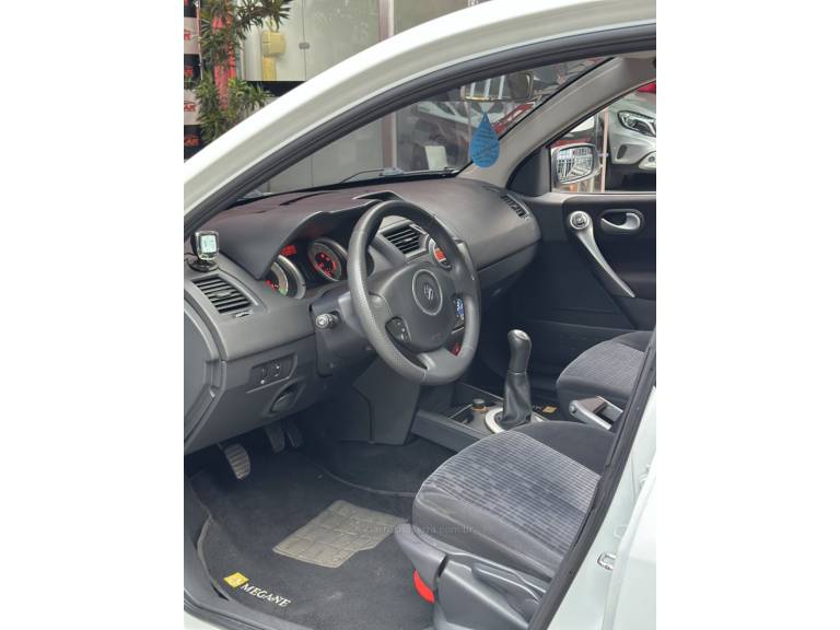 RENAULT - MÉGANE - 2011/2011 - Branca - R$ 35.900,00