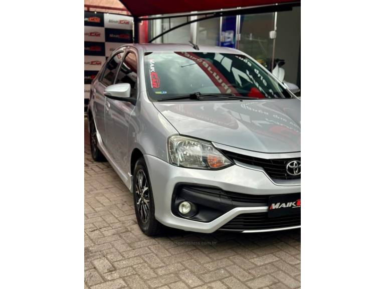 TOYOTA - ETIOS - 2017/2017 - Prata - R$ 64.900,00