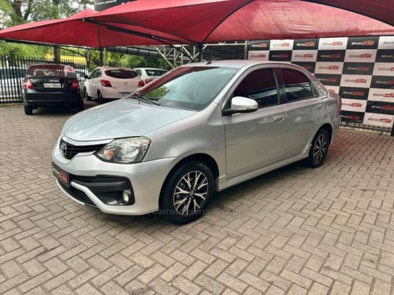 TOYOTA - ETIOS - 2017/2017 - Prata - R$ 64.900,00