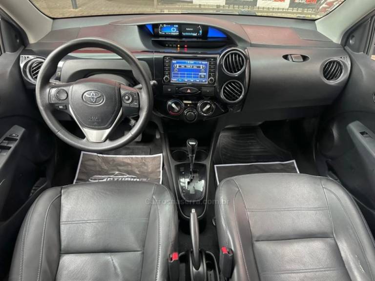 TOYOTA - ETIOS - 2017/2017 - Prata - R$ 64.900,00