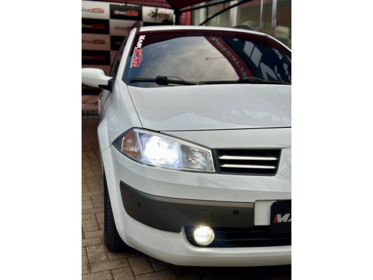 RENAULT - MÉGANE - 2011/2011 - Branca - R$ 35.900,00