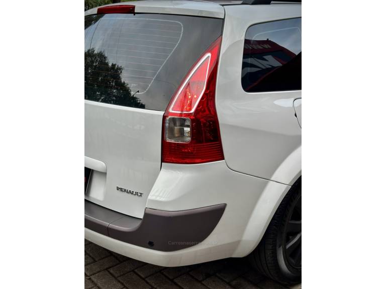 RENAULT - MÉGANE - 2011/2011 - Branca - R$ 35.900,00