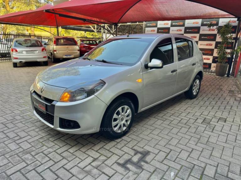 RENAULT - SANDERO - 2014/2014 - Prata - R$ 35.900,00